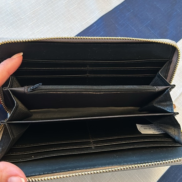 RJAY woman silver wallet zipper closure with card slots - Picture 5 of 13